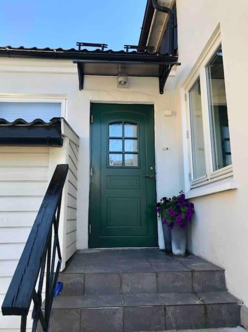 Stort Hus I Porsgrunn Sentrum Med Gangavstand Til "Alt" & Gratis Parkering Til Flere Biler Exterior foto