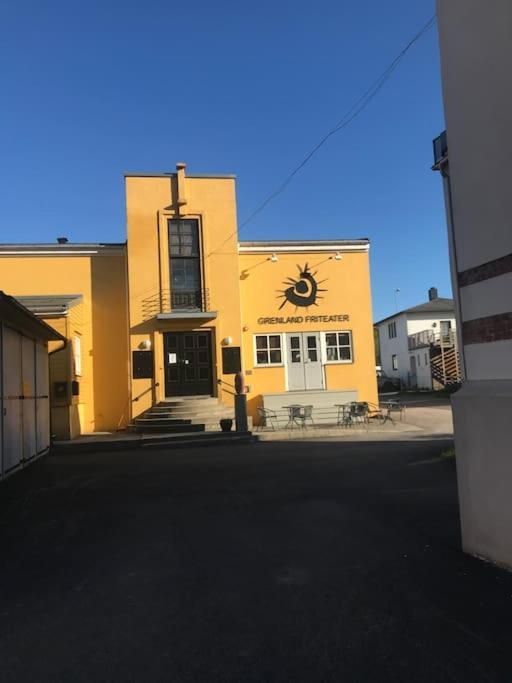 Stort Hus I Porsgrunn Sentrum Med Gangavstand Til "Alt" & Gratis Parkering Til Flere Biler Exterior foto